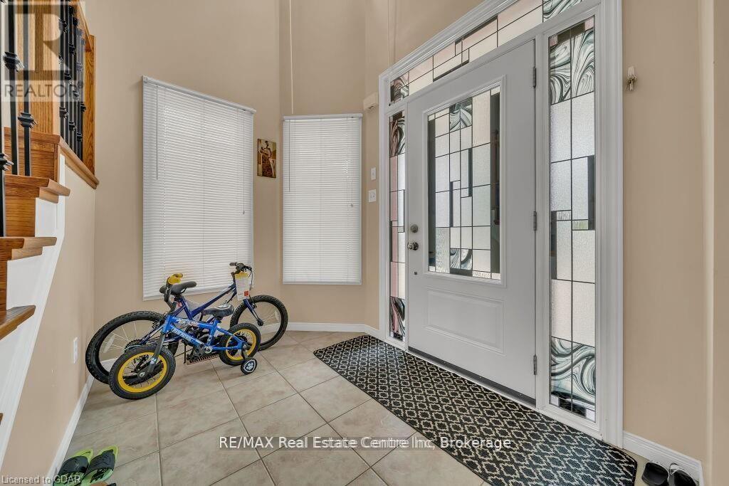 61 MOFFATT LANE - 32