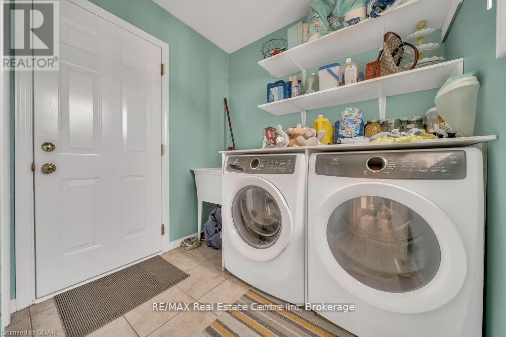 61 MOFFATT LANE - Image 40