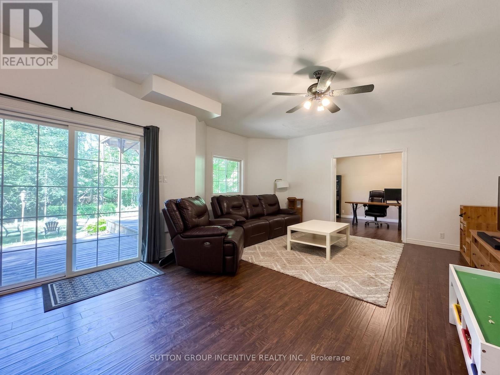 8 ALPINE WAY - Image 35