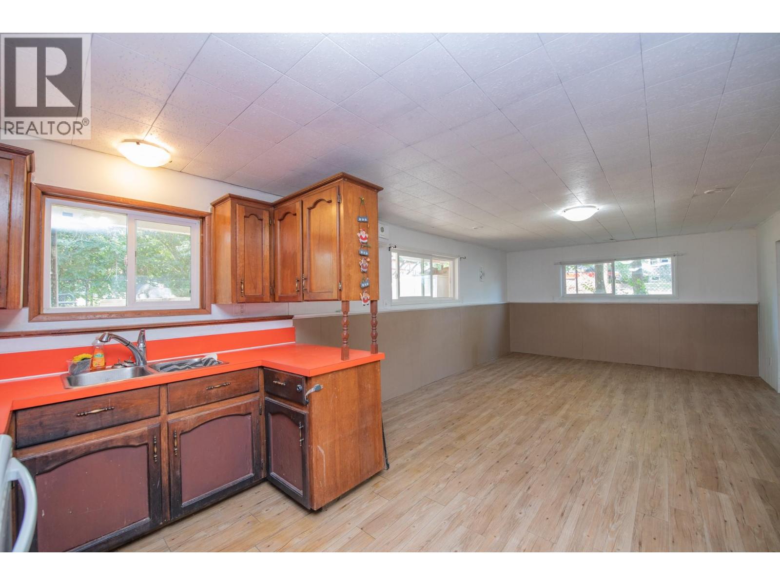 718 Russell Avenue - 34