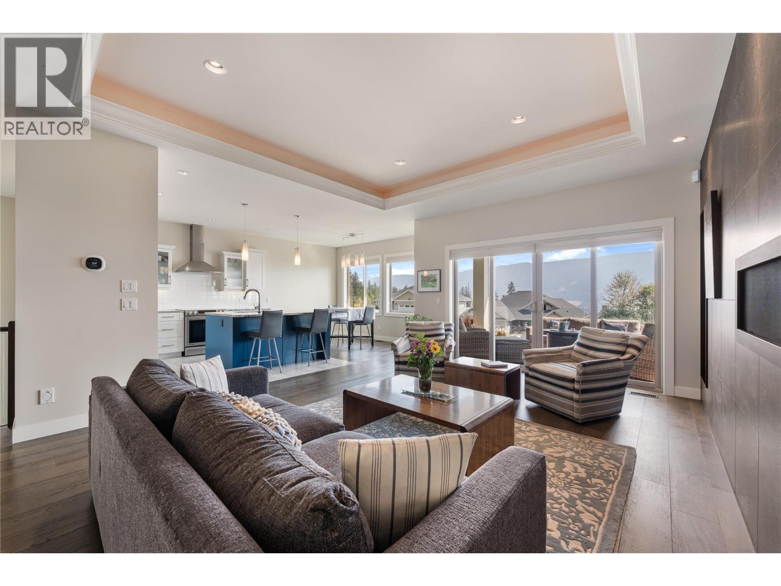 13464 Lake Hill Drive, Lake Country