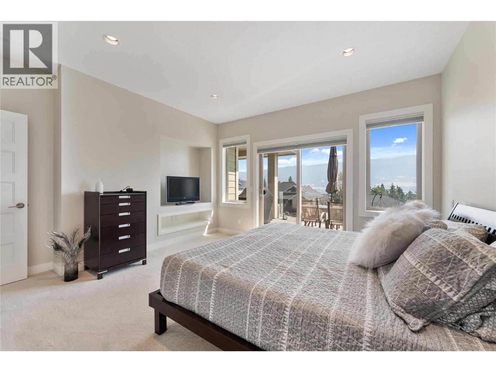 13464 Lake Hill Drive, Lake Country
