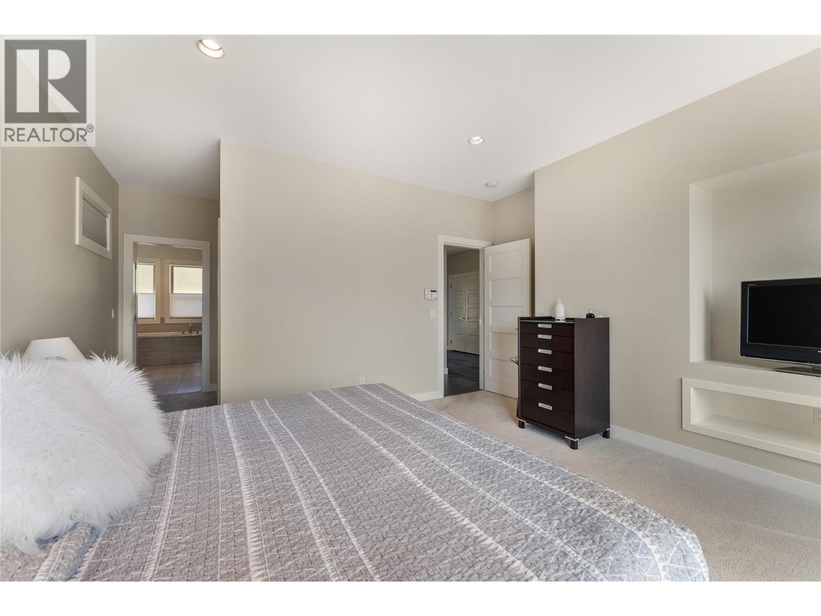 13464 Lake Hill Drive, Lake Country