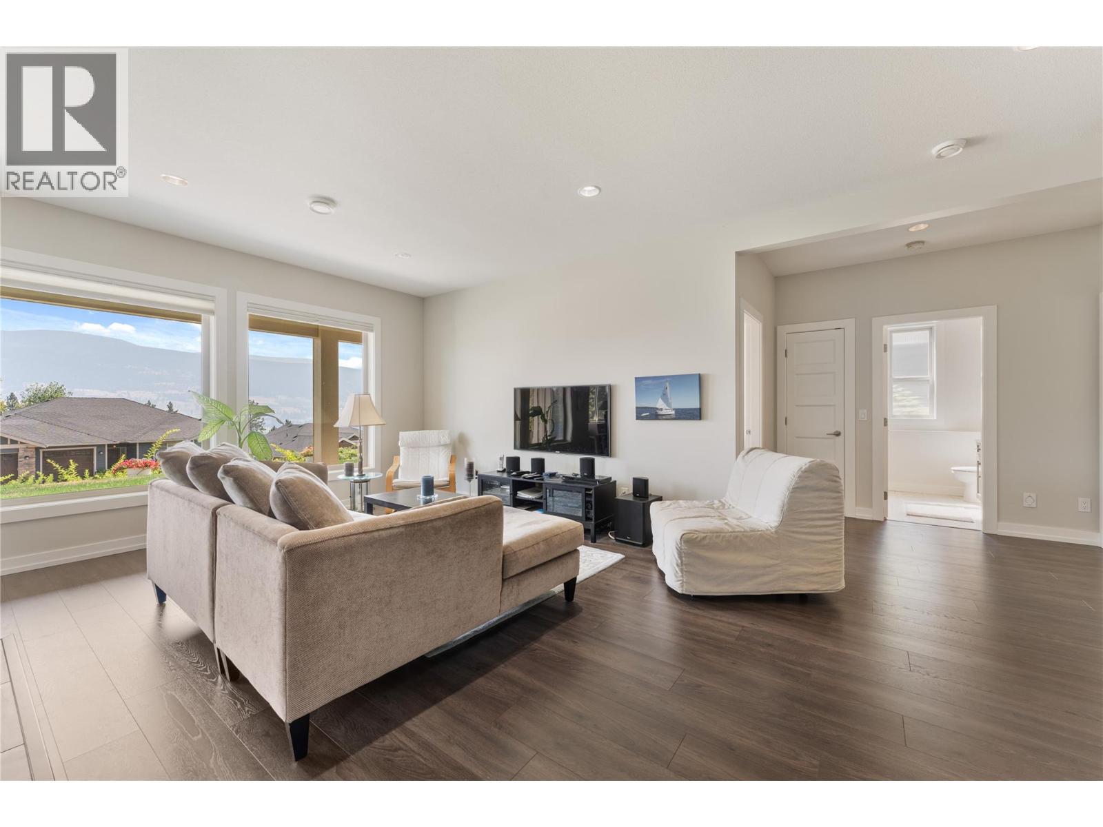 13464 Lake Hill Drive, Lake Country