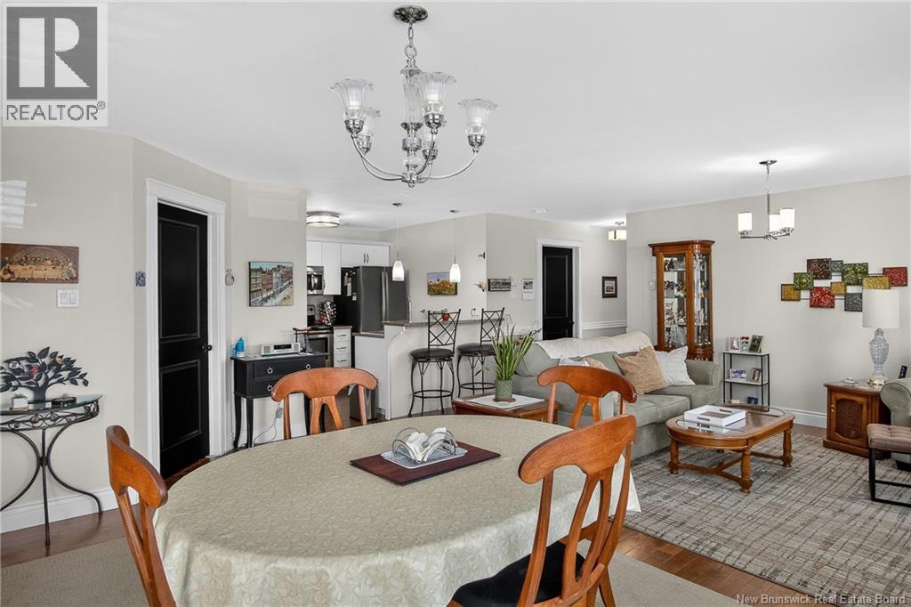 #302 20 King George Court - 20