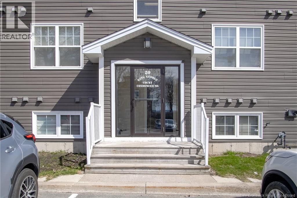 #302 20 King George Court - 4