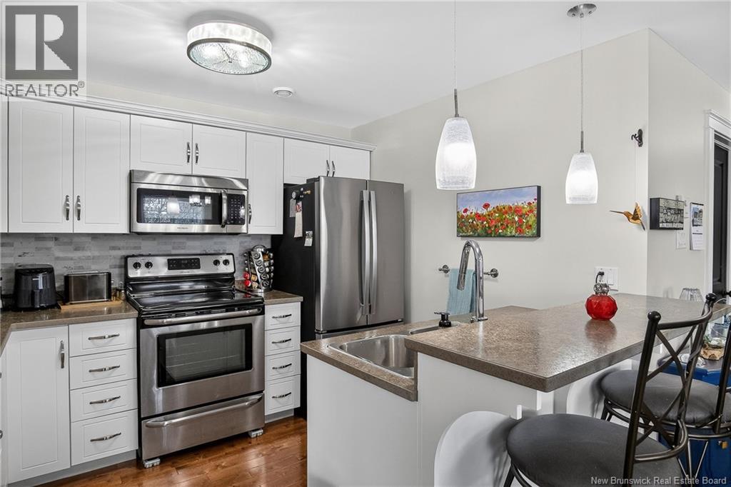 #302 20 King George Court - 21