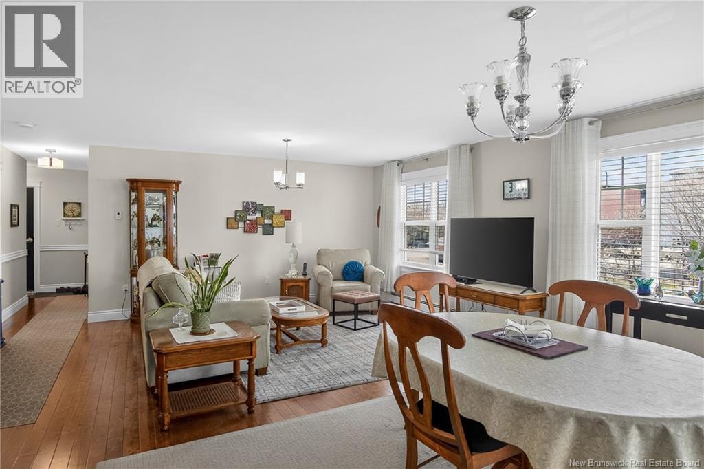 #302 20 King George Court - 18