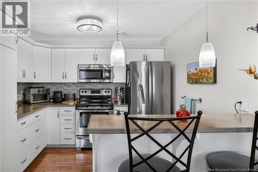 #302 20 King George Court - 22