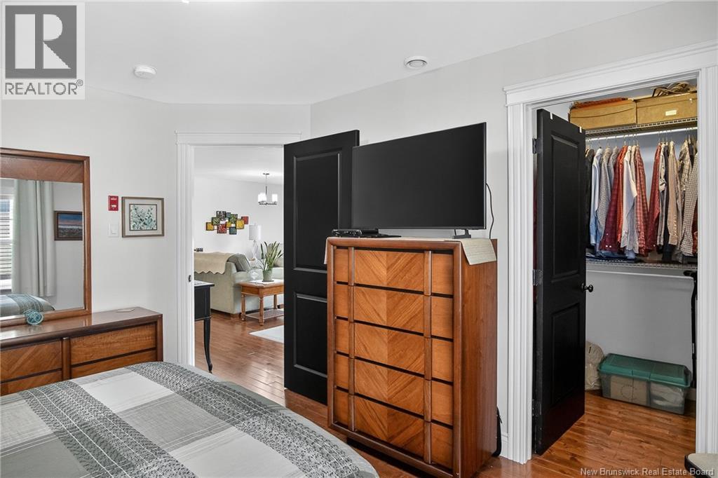 #302 20 King George Court - 31