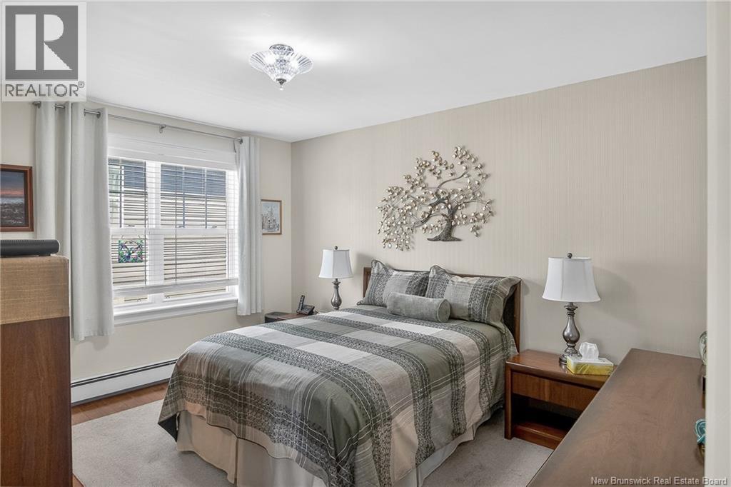 #302 20 King George Court - 30