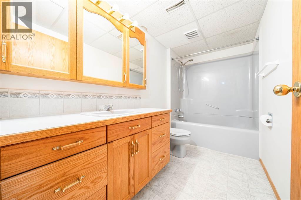 12 Swan Way SE - 26