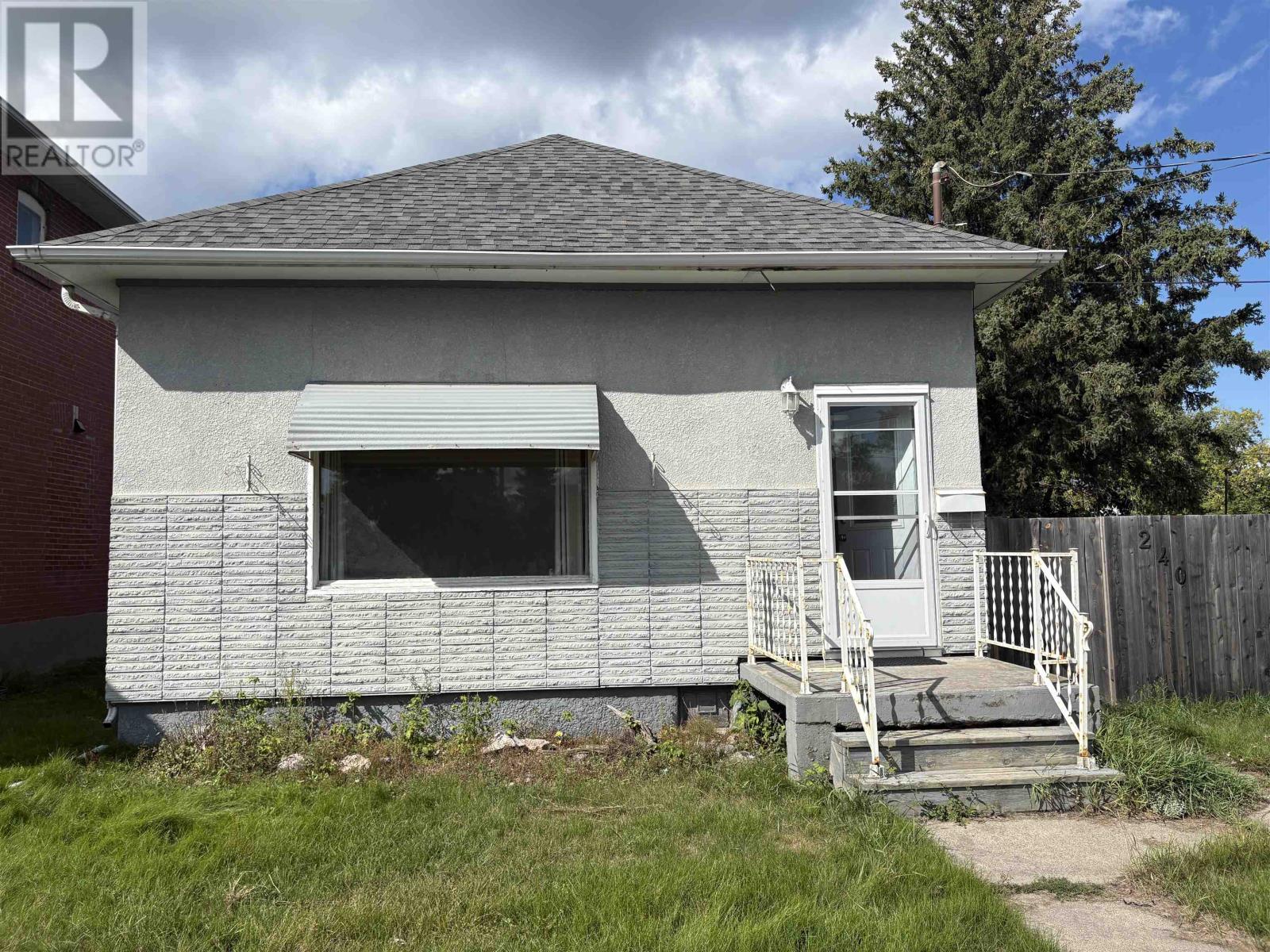 240 Third ST W - 34