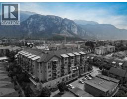 305 1211 Village Green Way, Squamish, BC V8B0R7 Photo 25