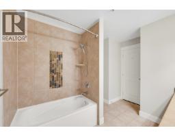 305 1211 Village Green Way, Squamish, BC V8B0R7 Photo 12