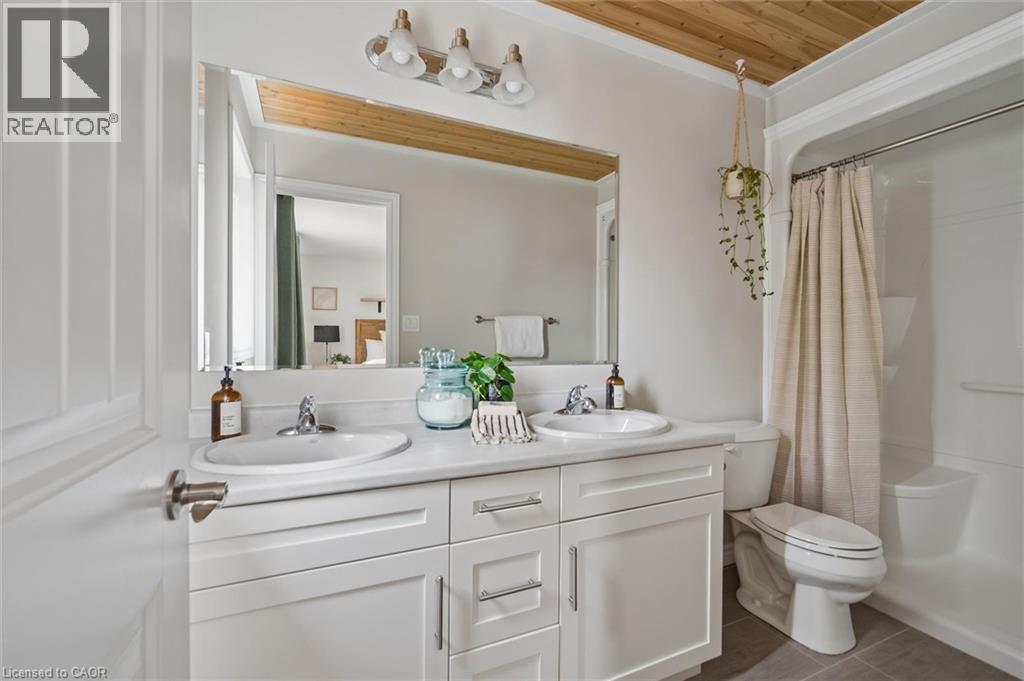 898A GZOWSKI Street - 23