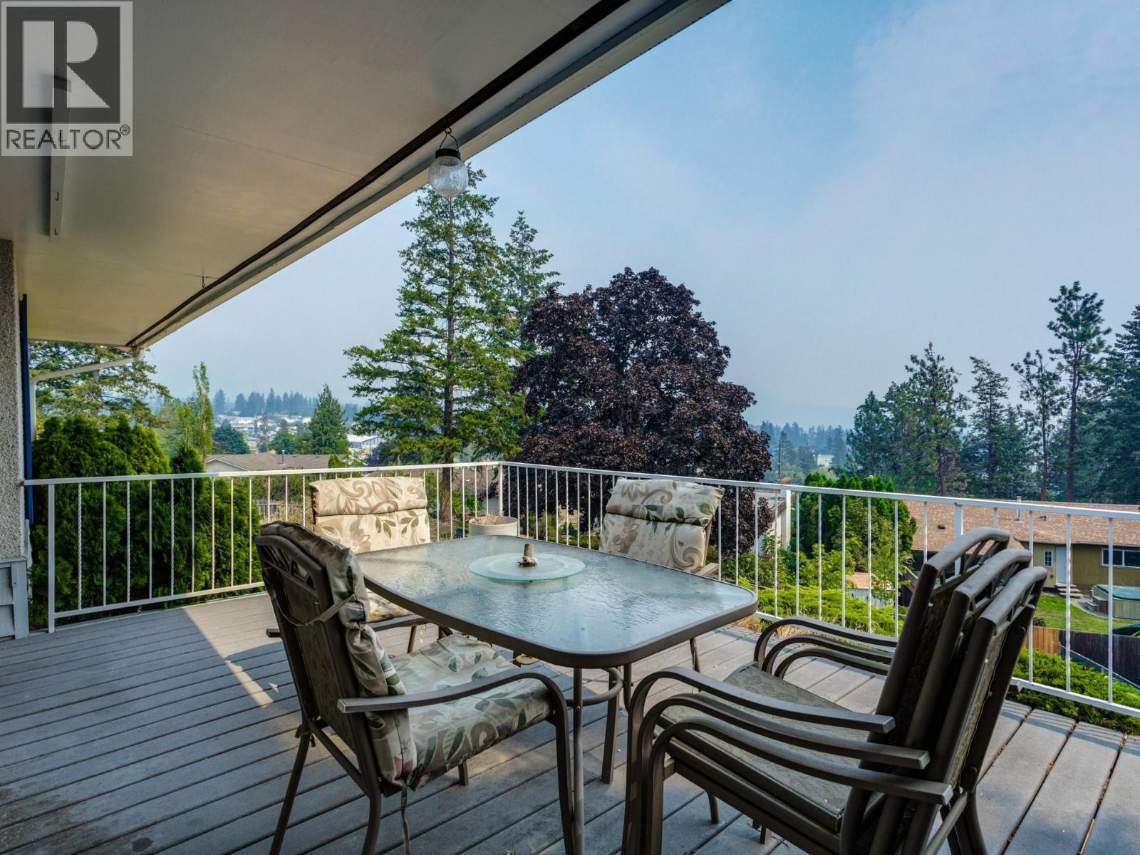 2868 Lower Glenrosa Road - 16