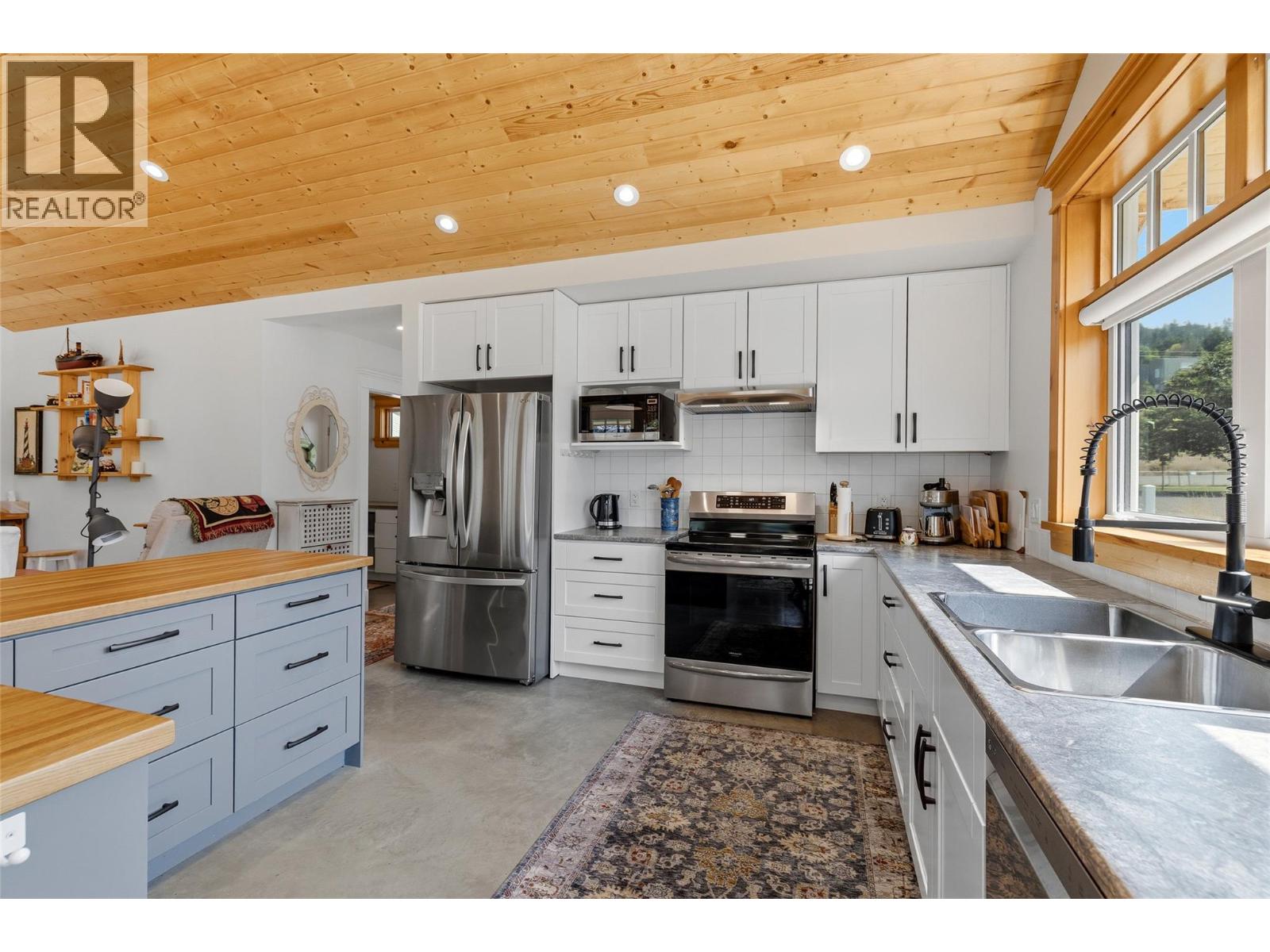 11311 Okanagan Centre Road W - 12