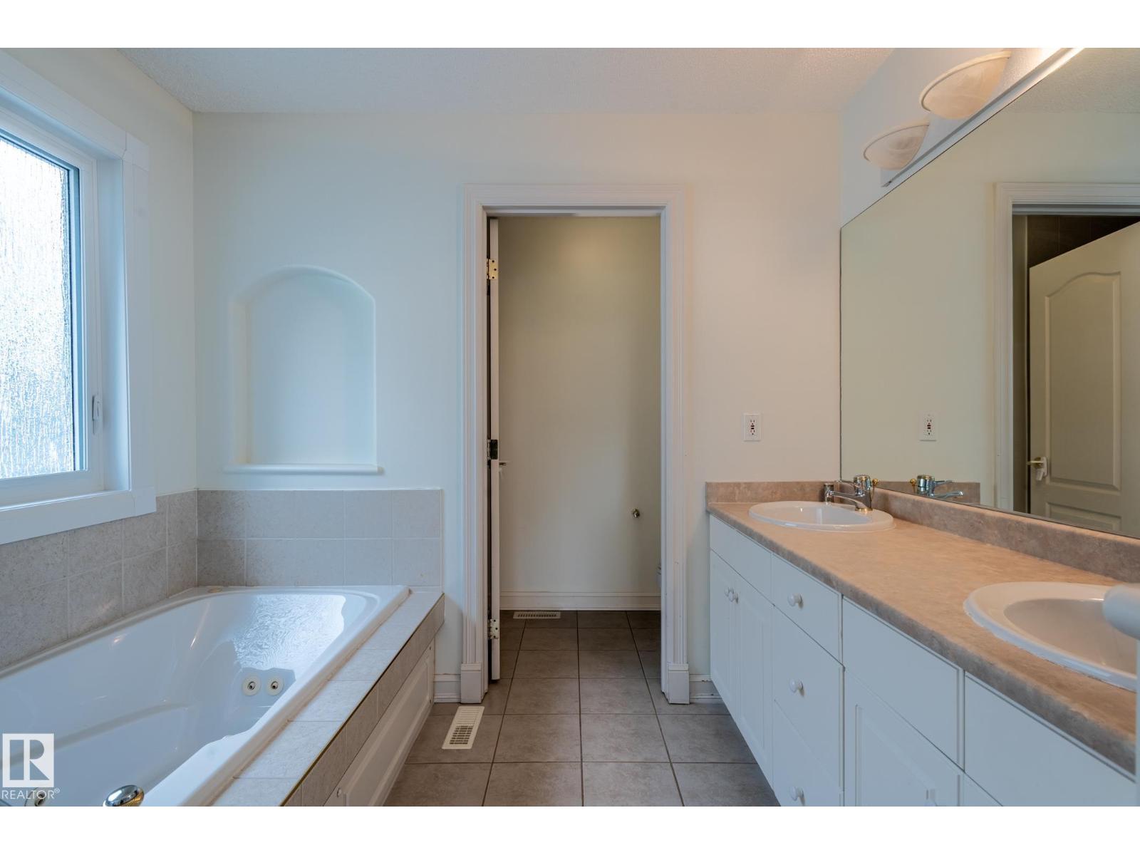 310 Livingstone CO NW - 48