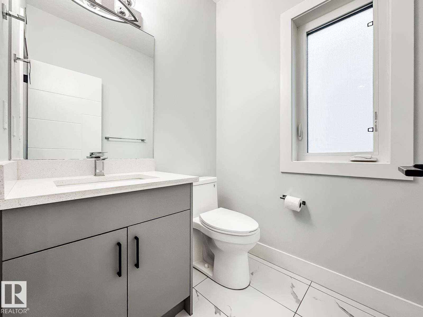 9830 73 AV NW - 24