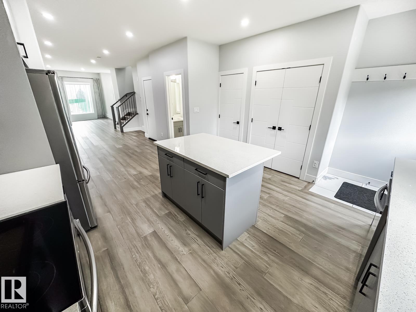 9830 73 AV NW - 21