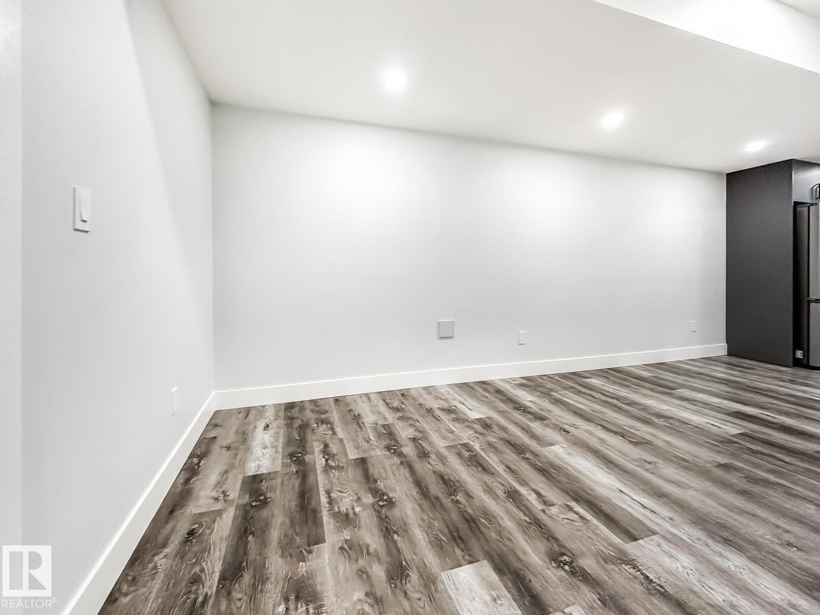 9830 73 AV NW - Image 46