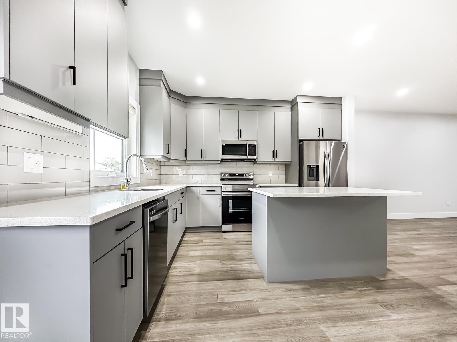 9830 73 AV NW - 20