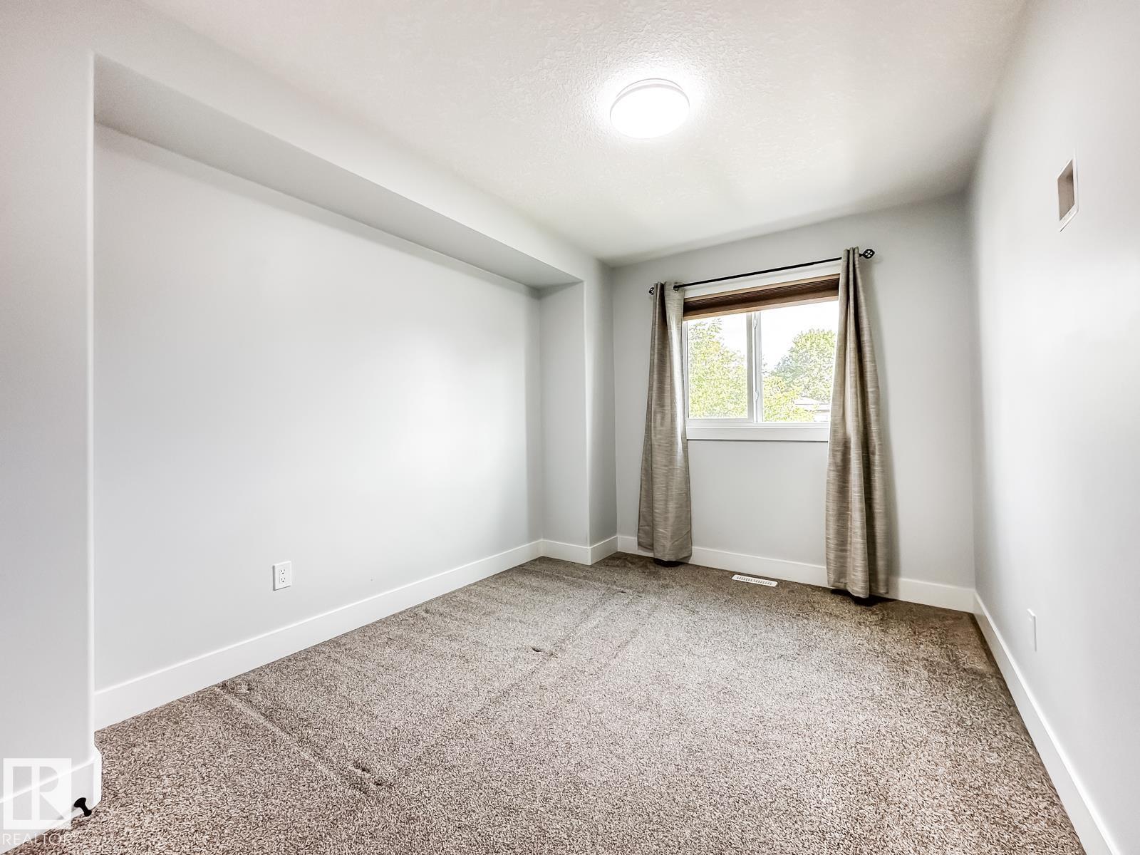 9830 73 AV NW - 31