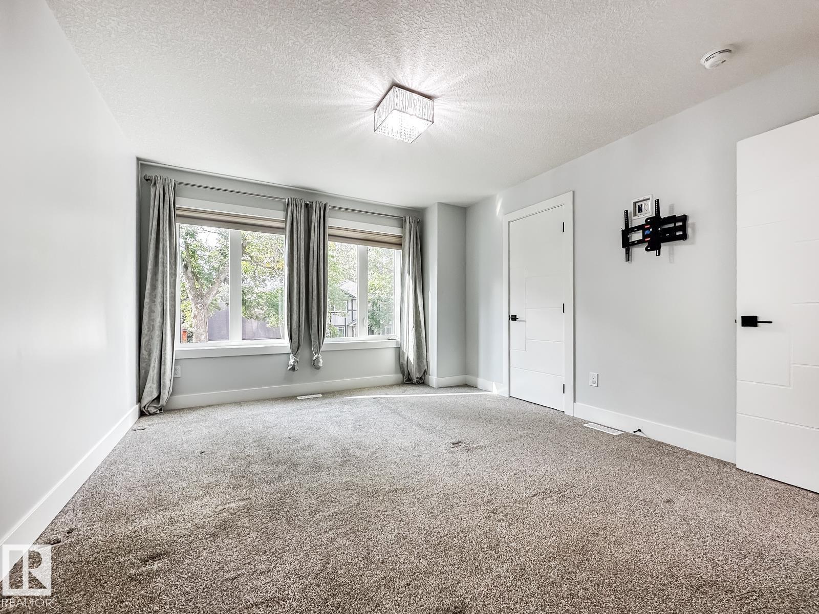 9830 73 AV NW - 25