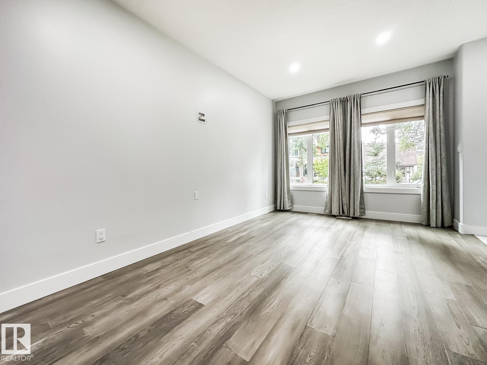 9830 73 AV NW - 11