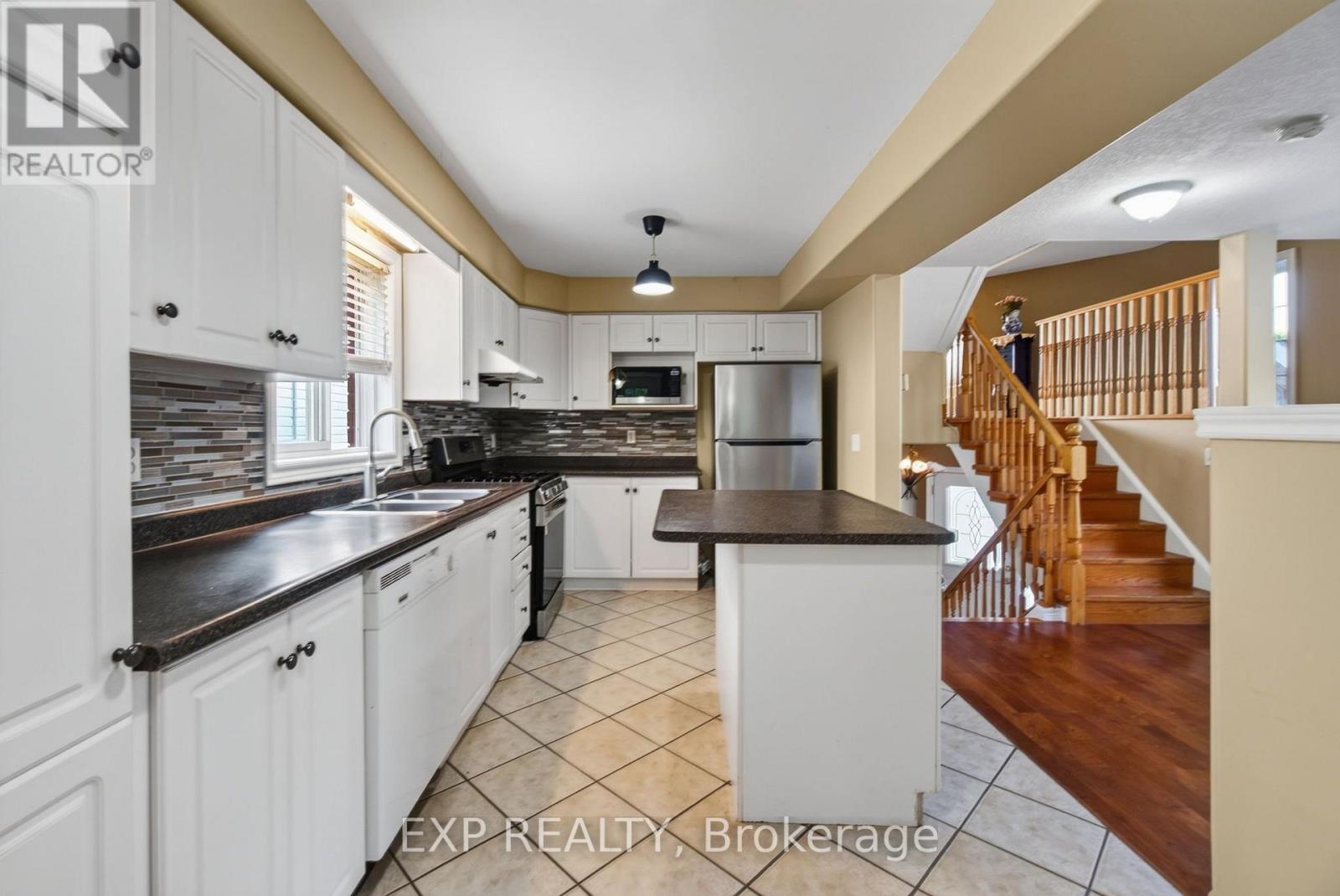 141 STARWOOD DRIVE - Image 19
