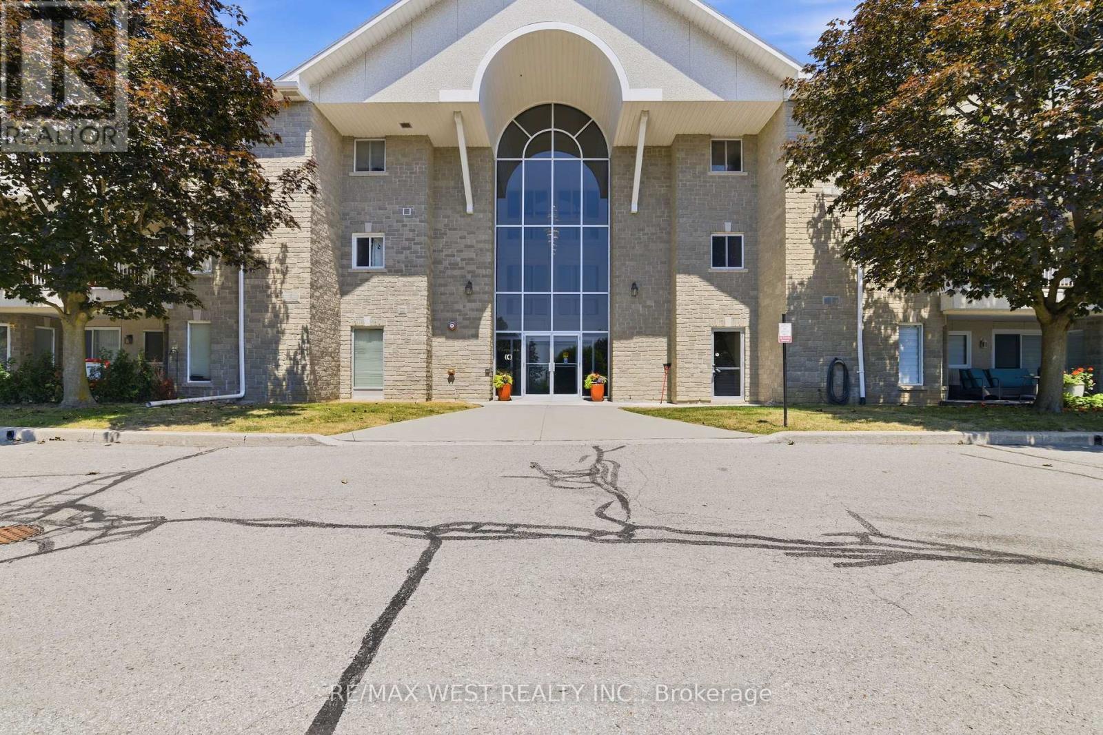 #205C 1099 CLONSILLA AVENUE - 1