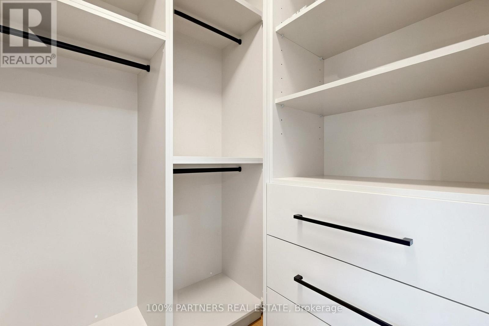 160 LAWRENCE AVENUE - Image 34