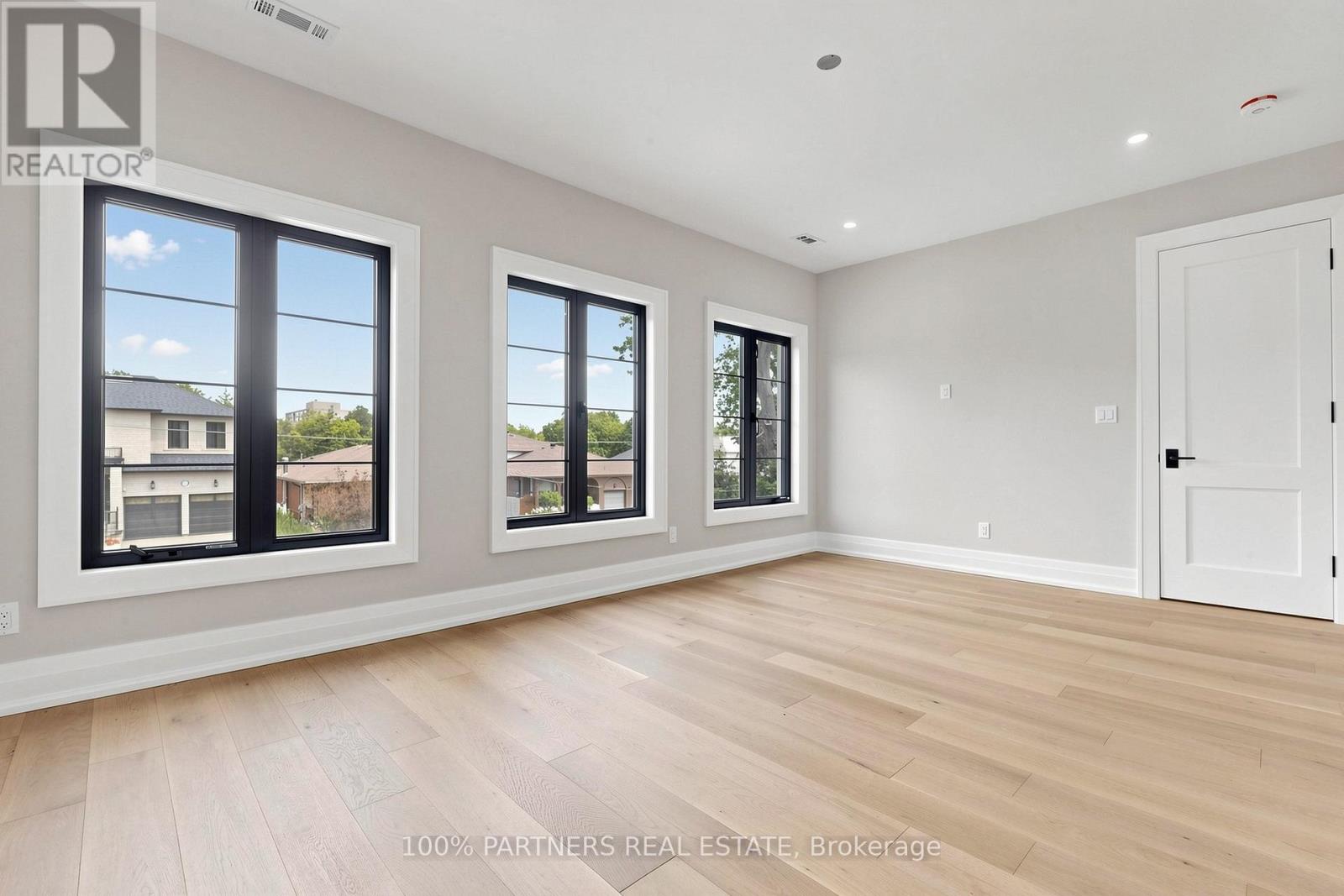 160 LAWRENCE AVENUE - Image 36