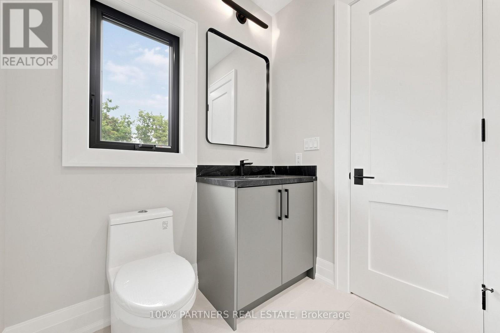 160 LAWRENCE AVENUE - Image 38