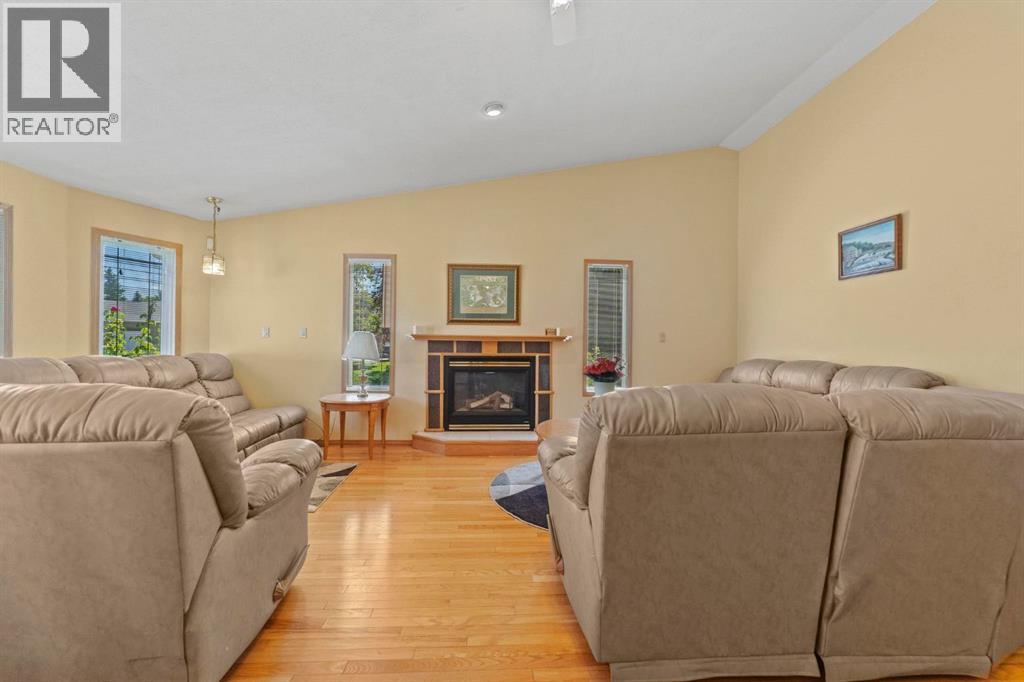 5209 57A Street - Image 8