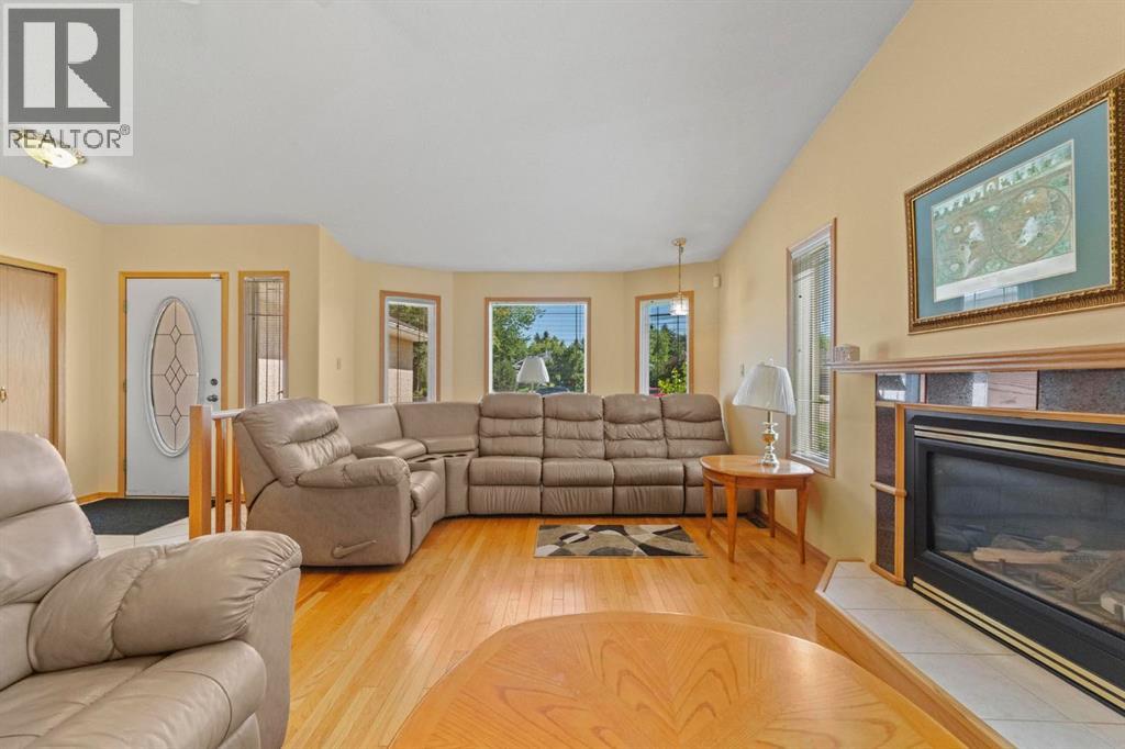 5209 57A Street - Image 9