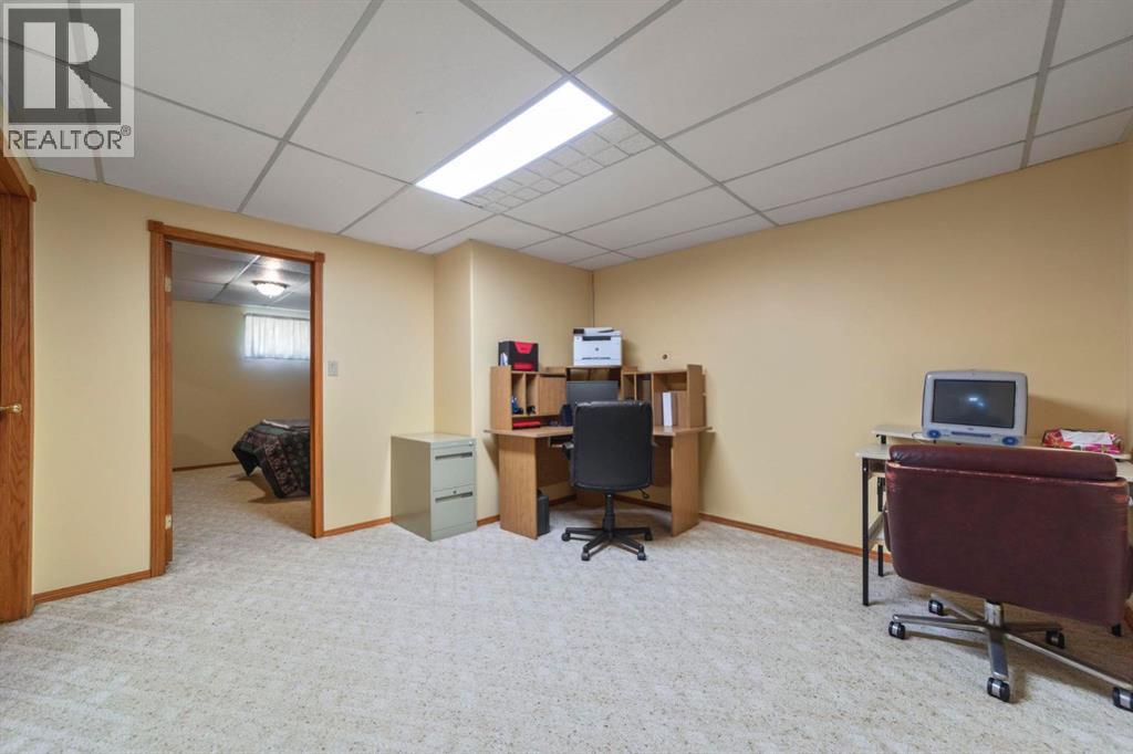 5209 57A Street - Image 26