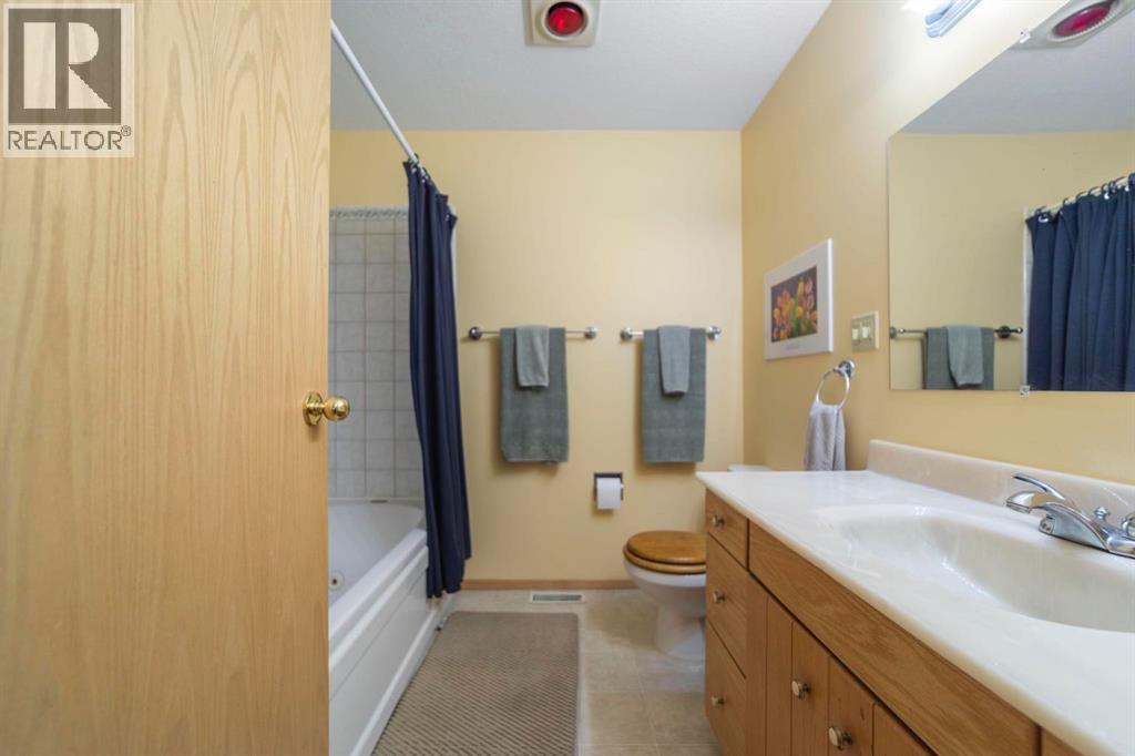 5209 57A Street - Image 23