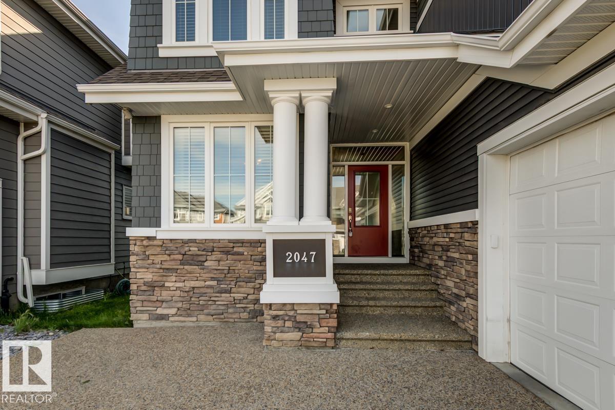 2047 90 ST SW - 2