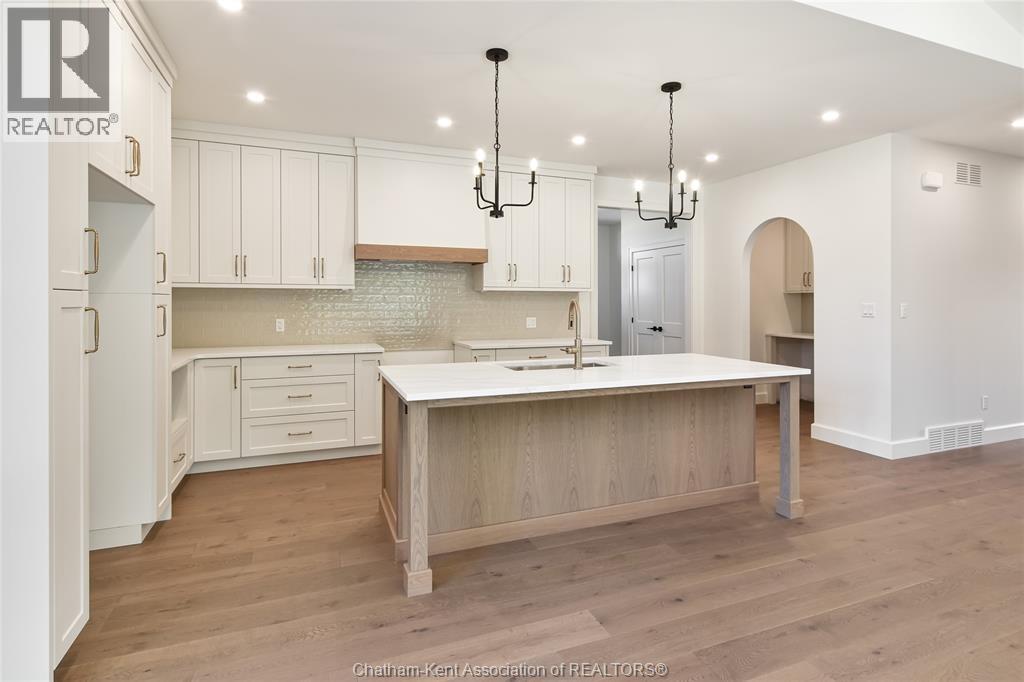 67 Rosewood CRESCENT - Image 3