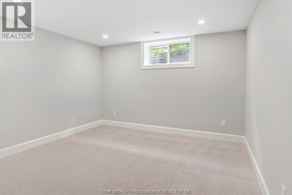 67 Rosewood CRESCENT - 40