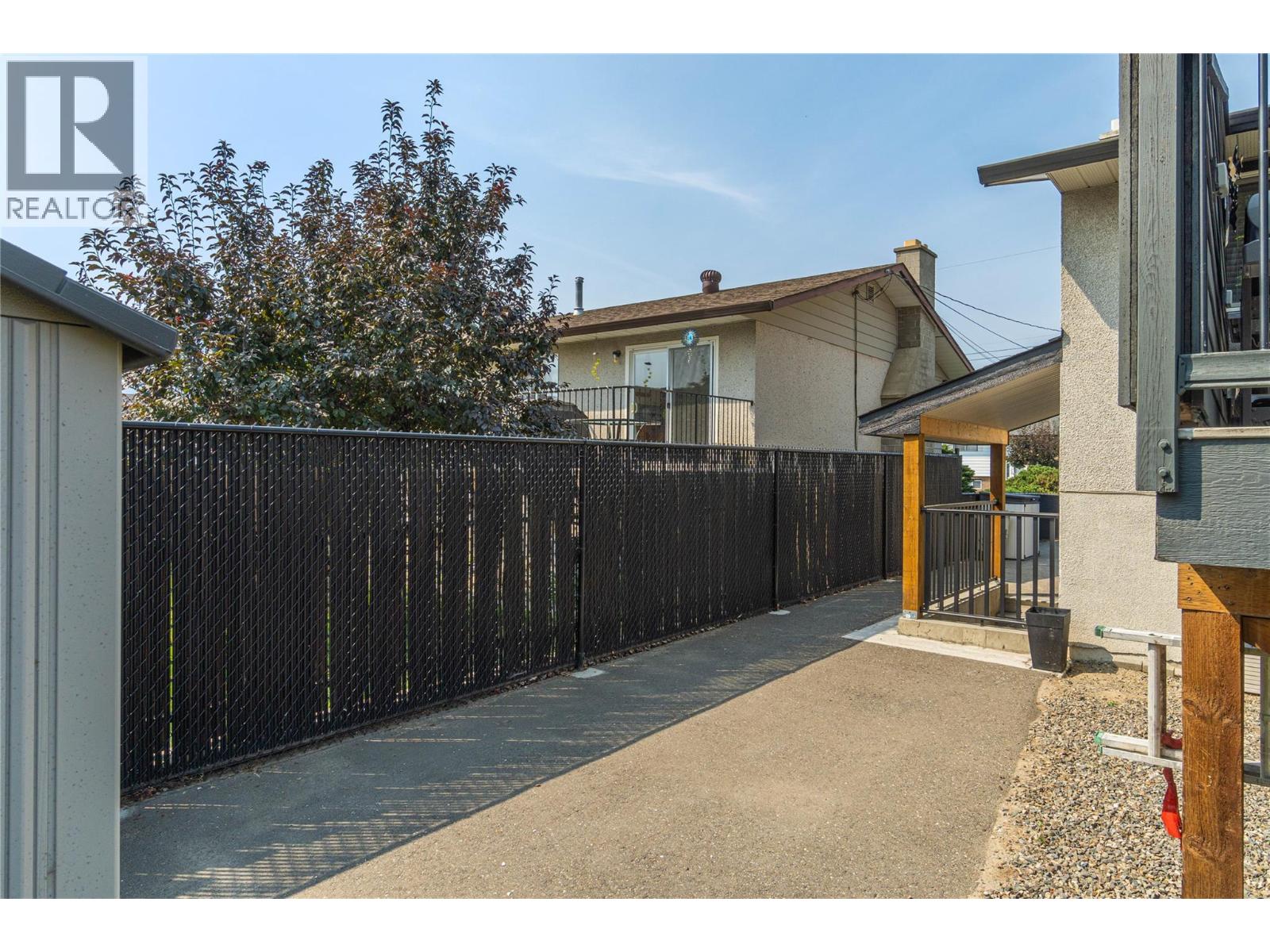 667 Cambridge Crescent - Image 30
