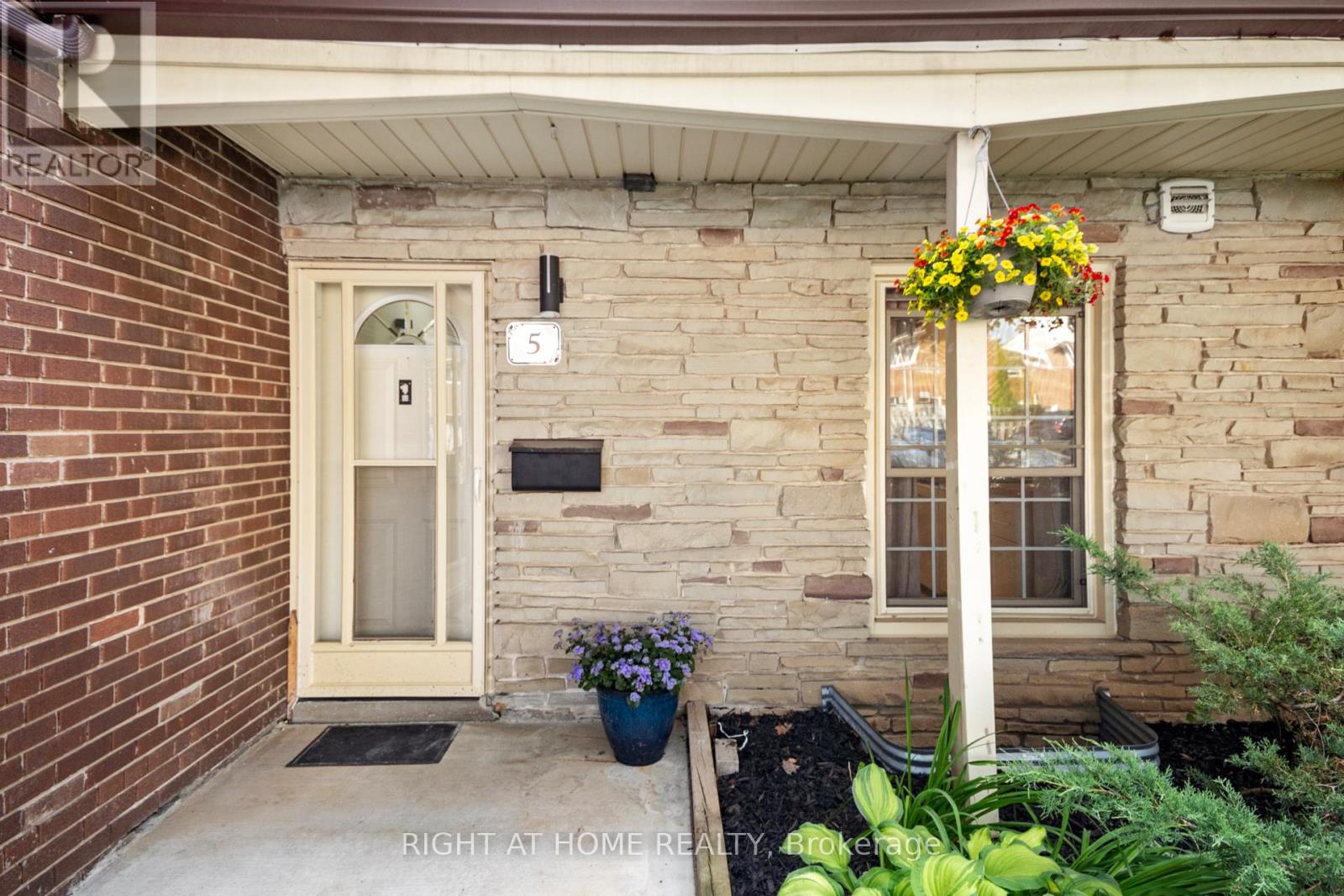 5 ARBOUR GLEN CRESCENT - 2