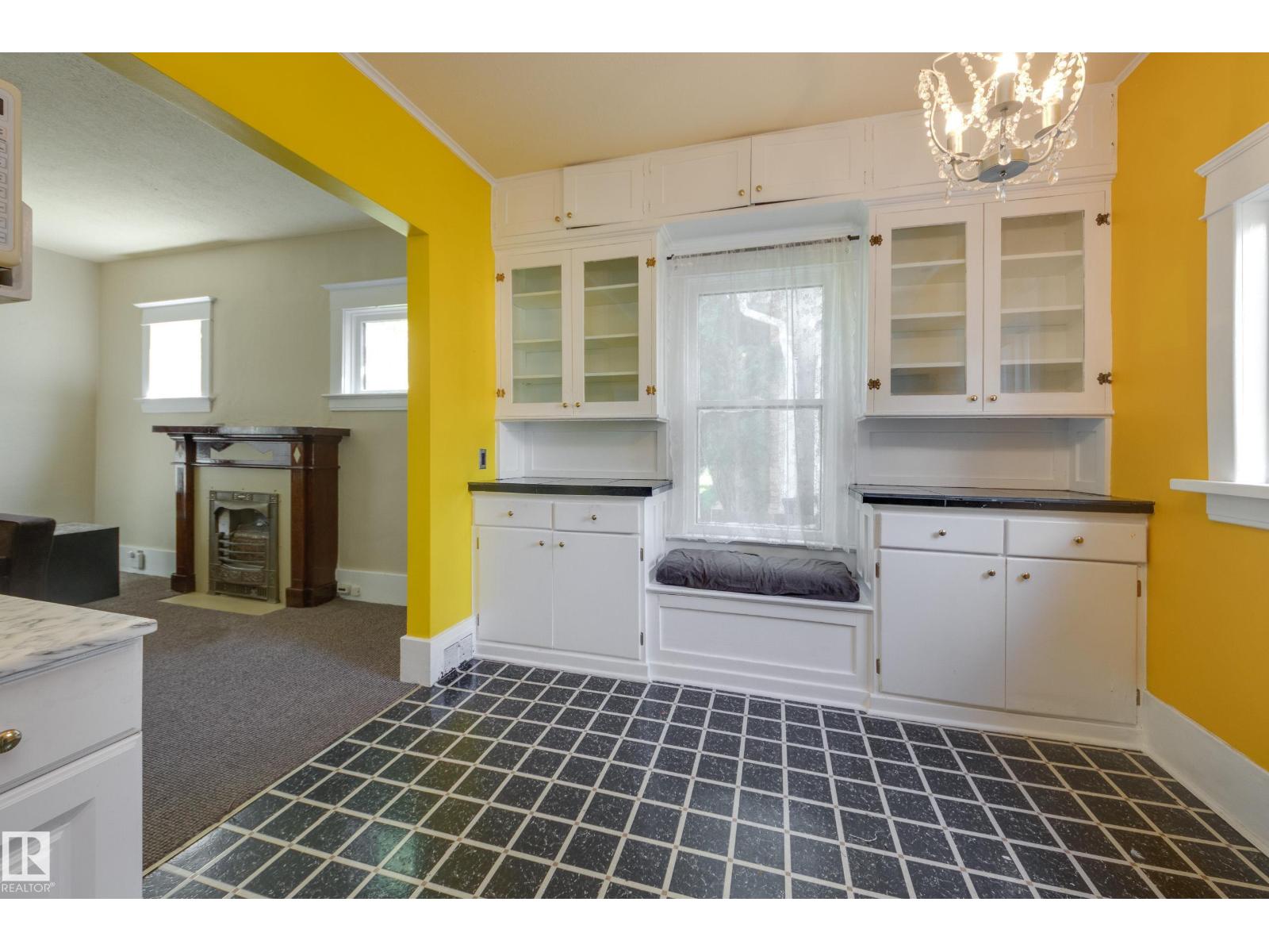 10747 UNIVERSITY AV NW - 10