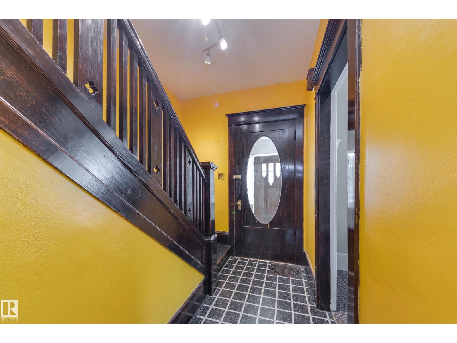 10747 UNIVERSITY AV NW - Image 4