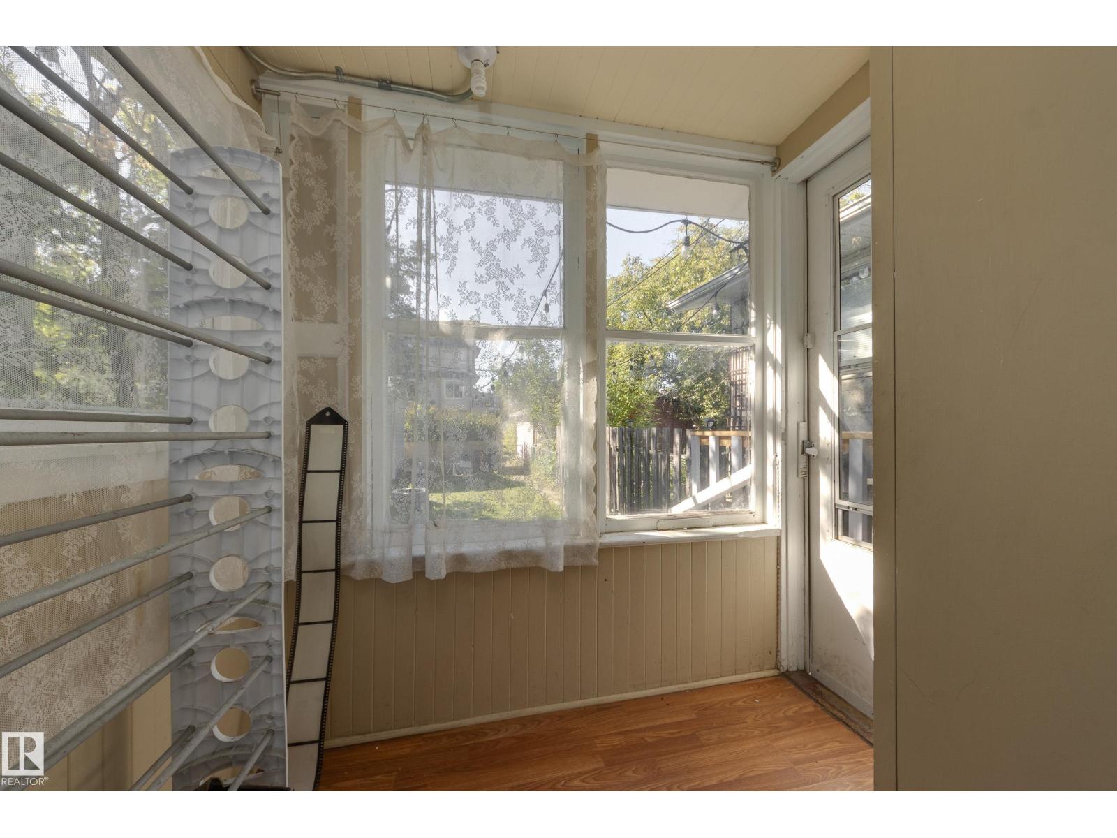 10747 UNIVERSITY AV NW - Image 23