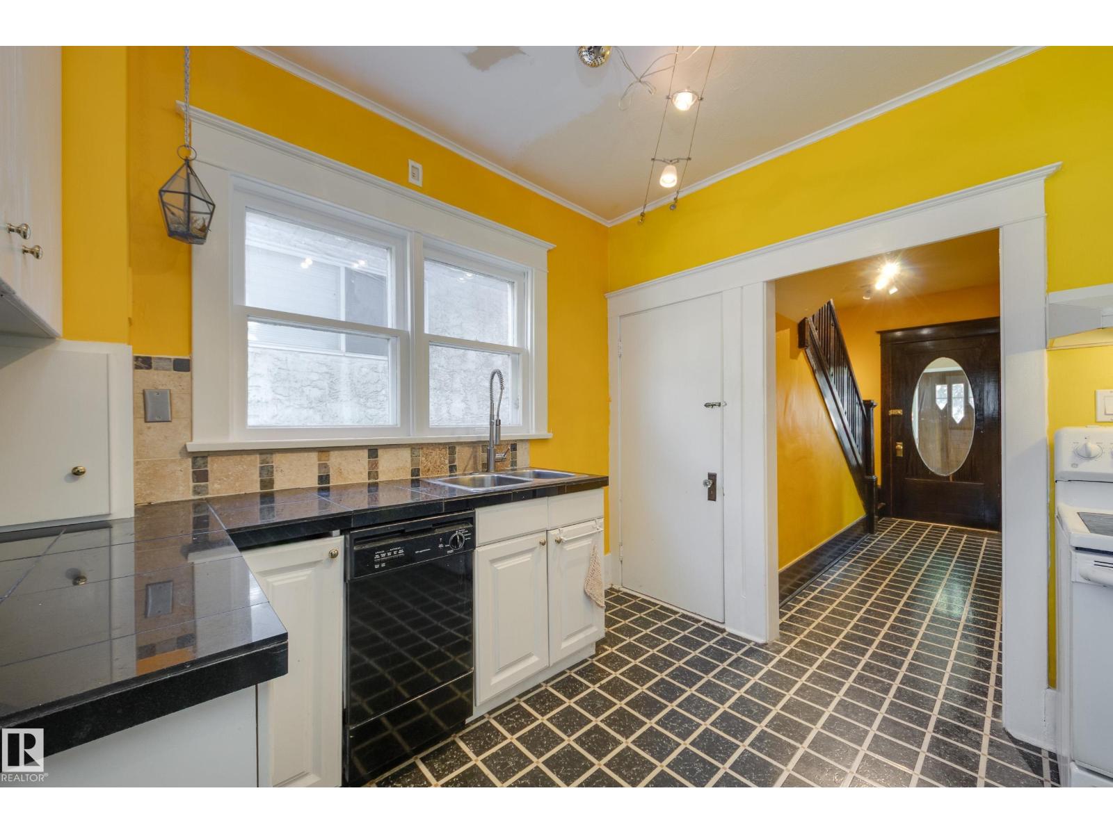 10747 UNIVERSITY AV NW - Image 13