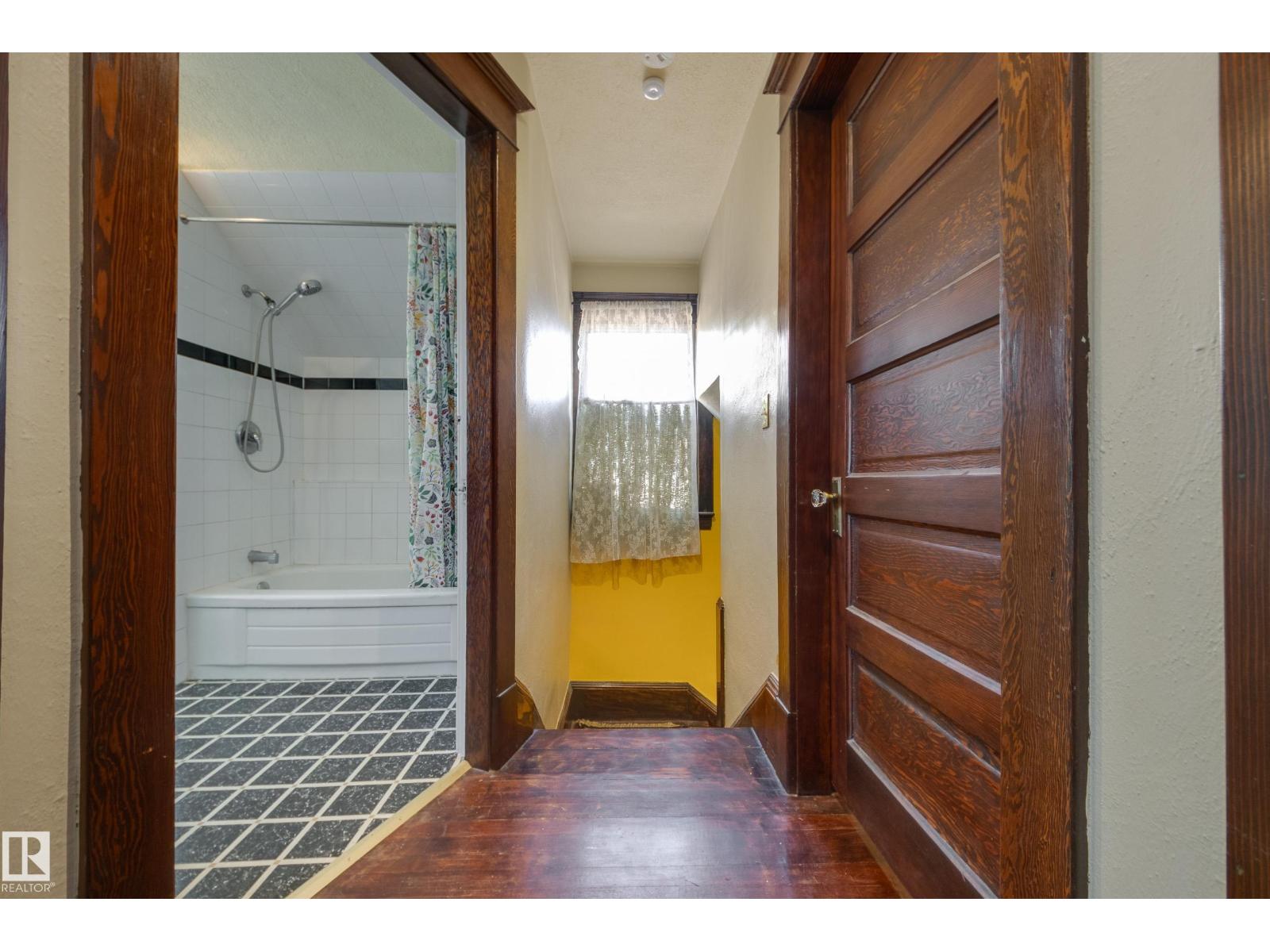 10747 UNIVERSITY AV NW - Image 14