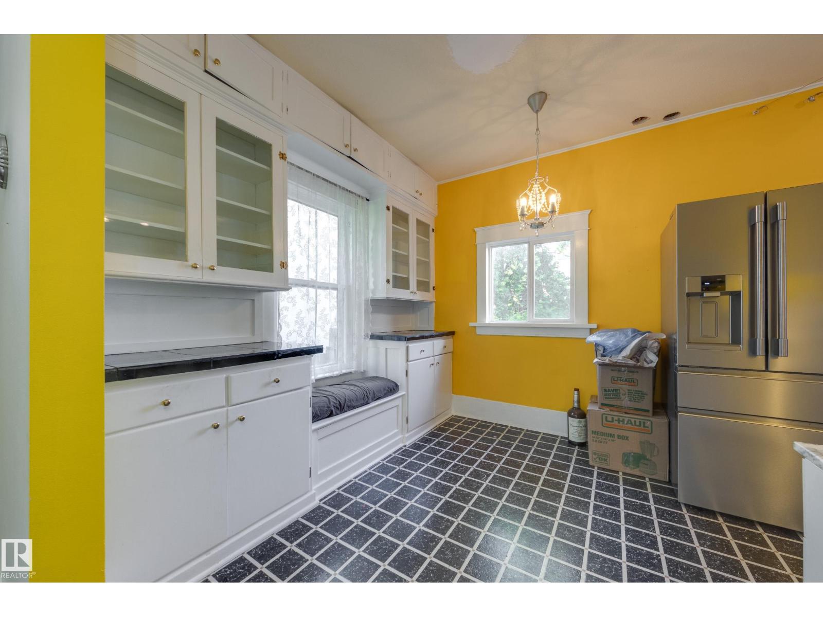 10747 UNIVERSITY AV NW - Image 9